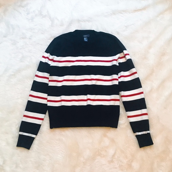 Forever 21 Sweaters - Forever 21 trendy striped sweater